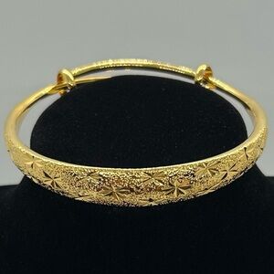 Gold Tone Hinged Bangle Bracelet Starburst Textured Pattern Vintage Jewelry